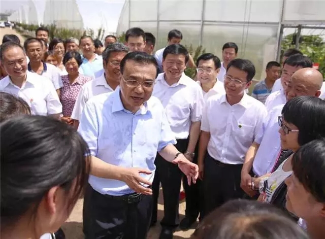 李克強(qiáng)總理冒酷暑考察陜西羊乳產(chǎn)業(yè)鏈，精準(zhǔn)扶貧項(xiàng)目